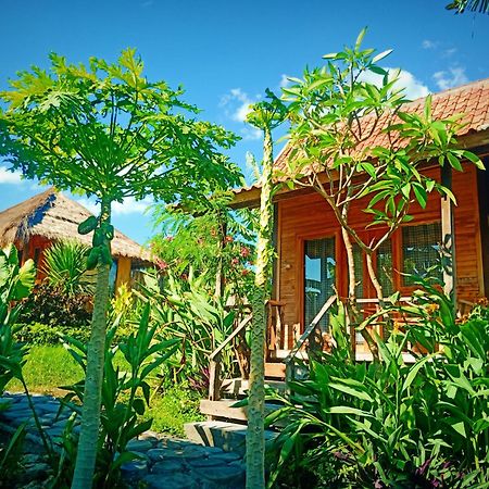 Umah Kayu 2-Menjangan Homestay Banyuwedang Ngoại thất bức ảnh