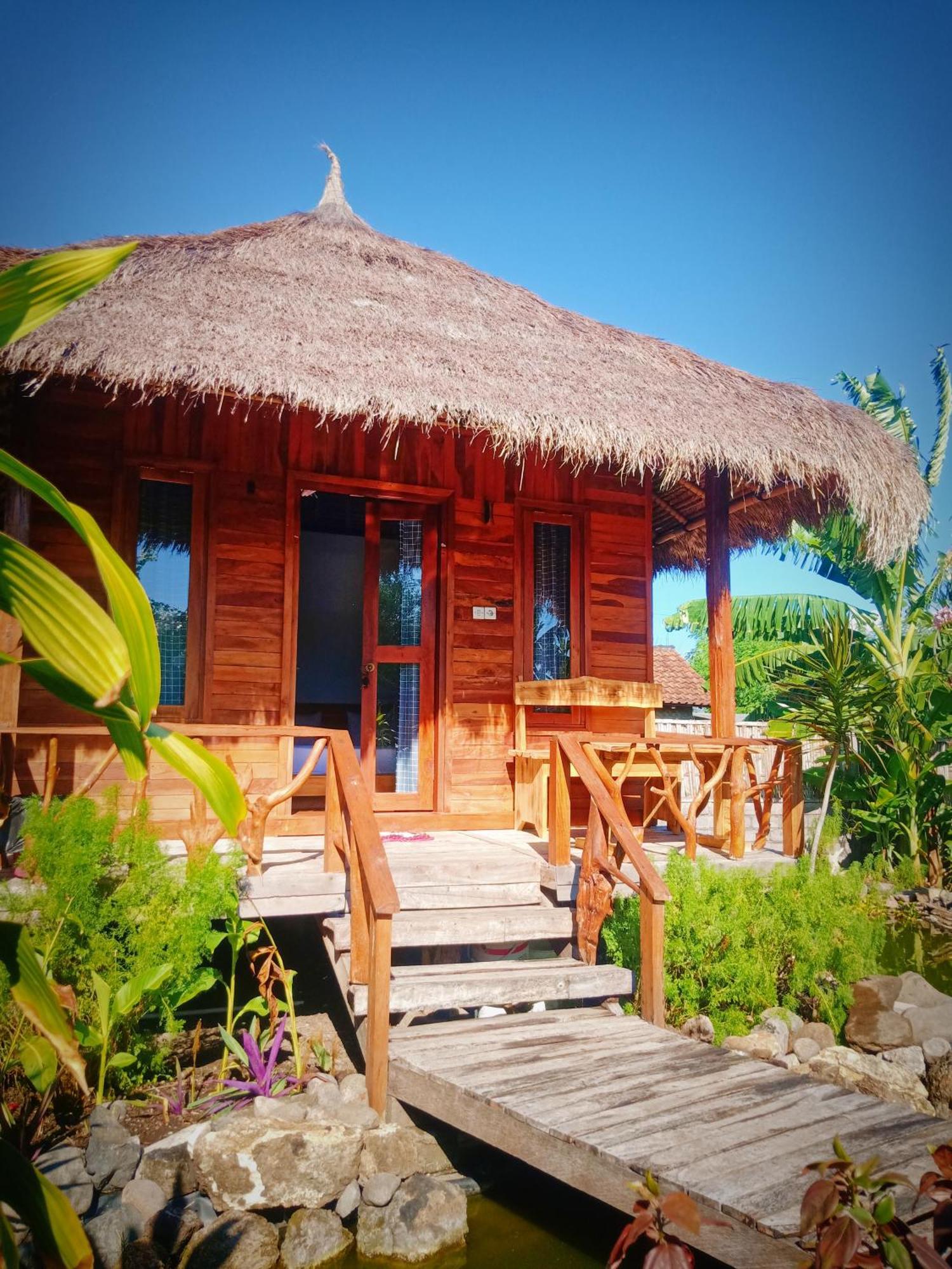 Umah Kayu 2-Menjangan Homestay Banyuwedang Ngoại thất bức ảnh