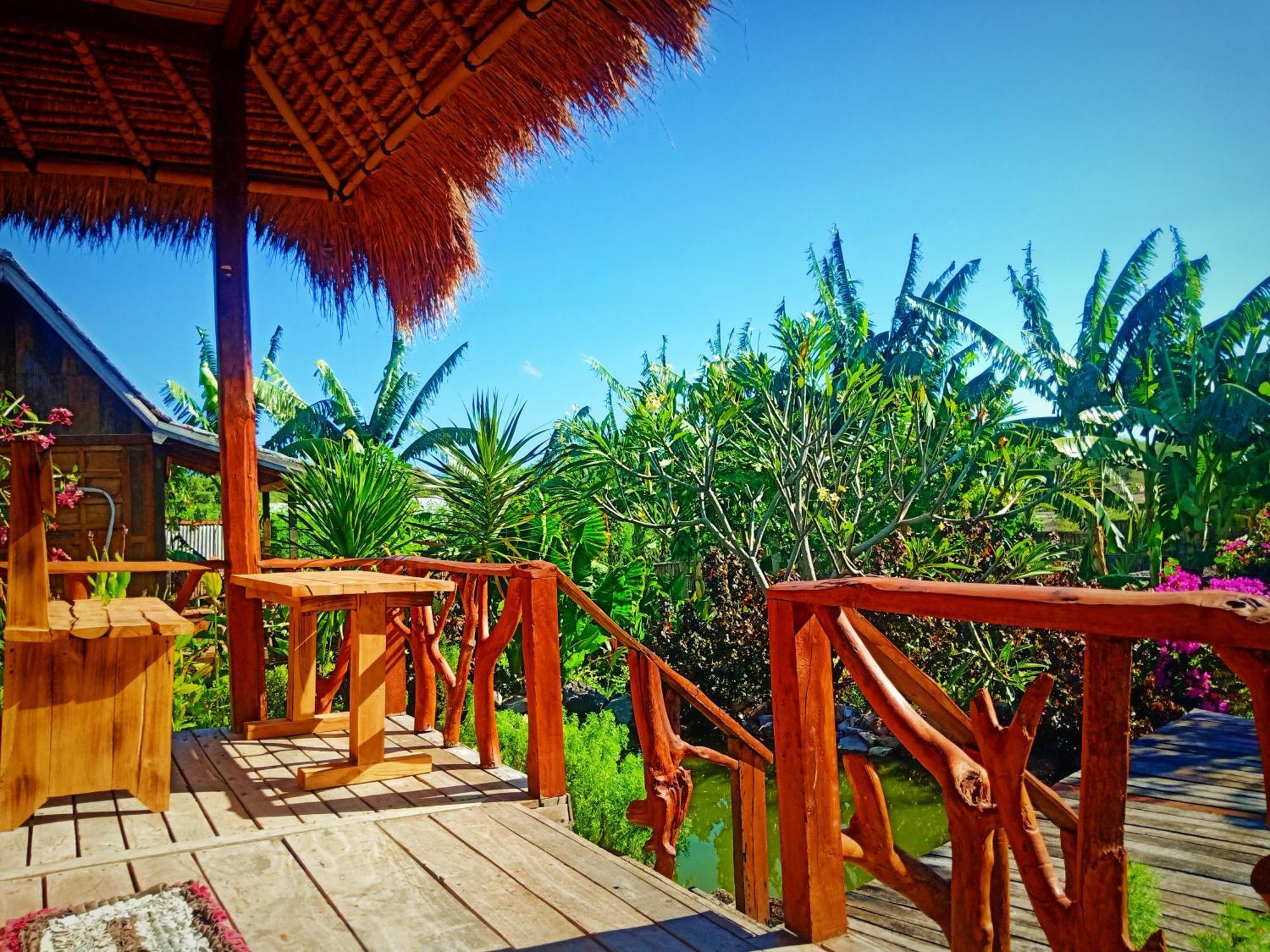 Umah Kayu 2-Menjangan Homestay Banyuwedang Ngoại thất bức ảnh