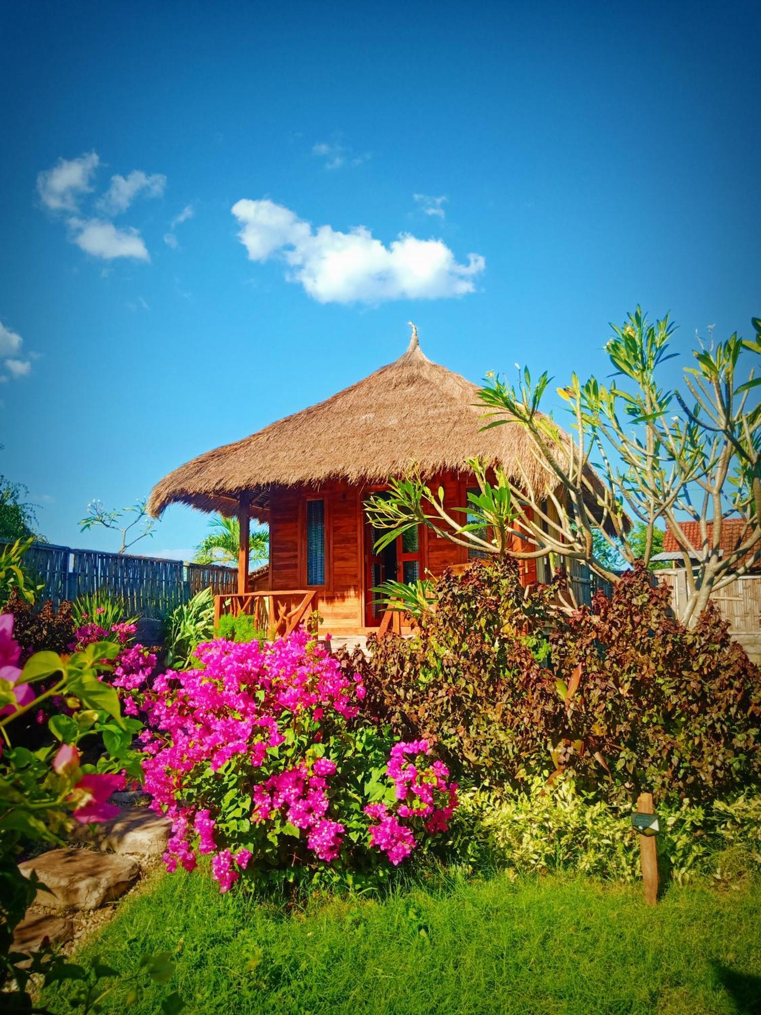 Umah Kayu 2-Menjangan Homestay Banyuwedang Ngoại thất bức ảnh