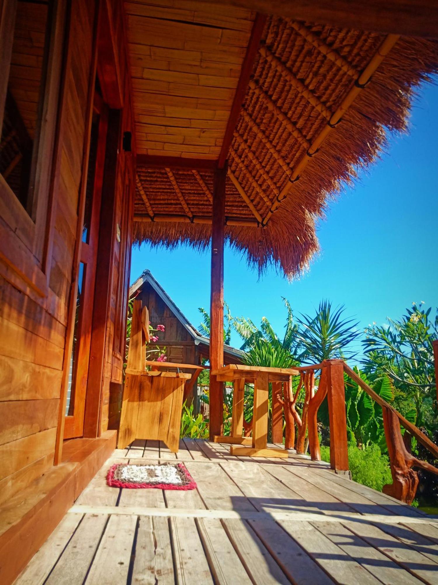 Umah Kayu 2-Menjangan Homestay Banyuwedang Ngoại thất bức ảnh