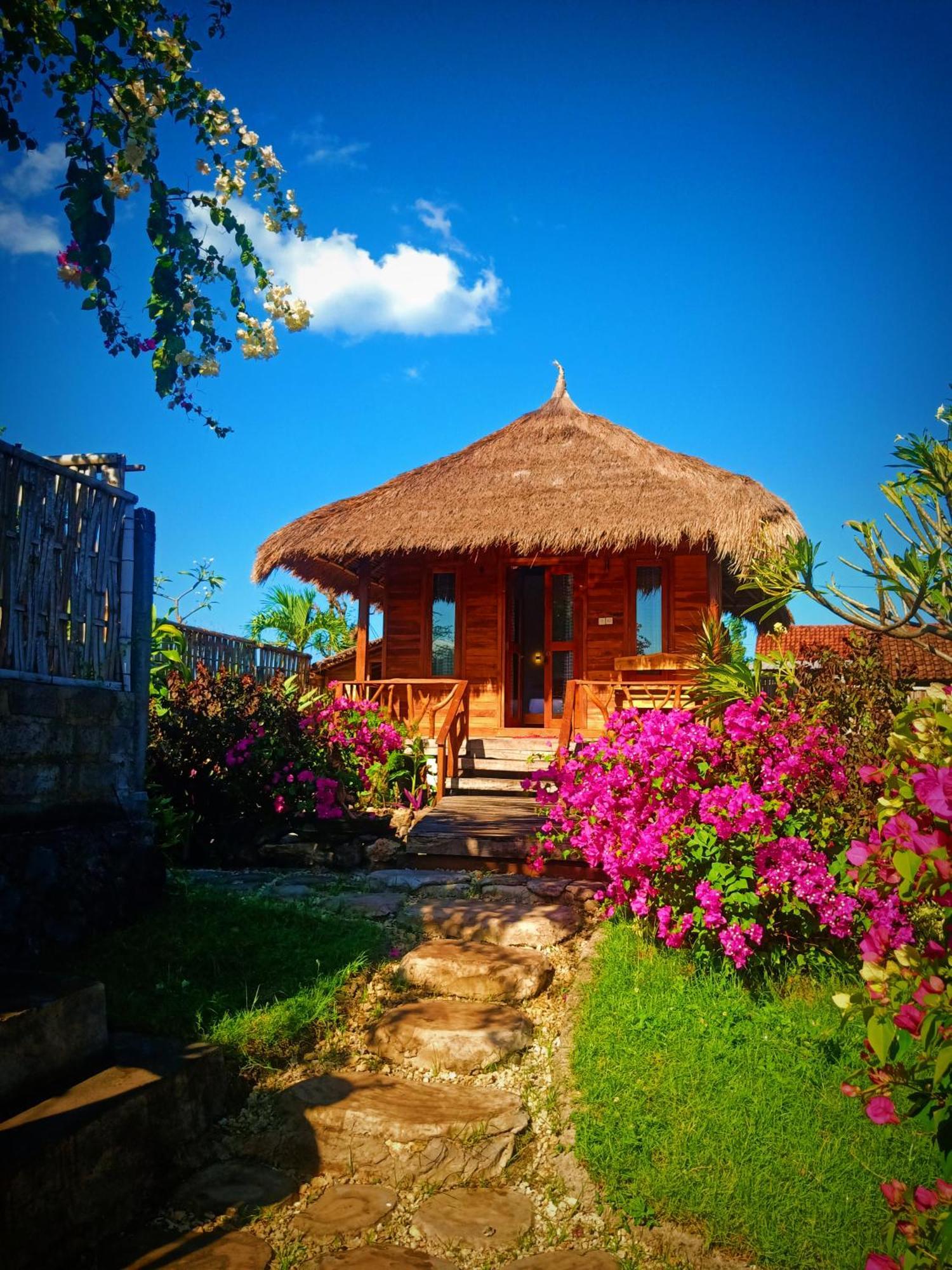 Umah Kayu 2-Menjangan Homestay Banyuwedang Ngoại thất bức ảnh