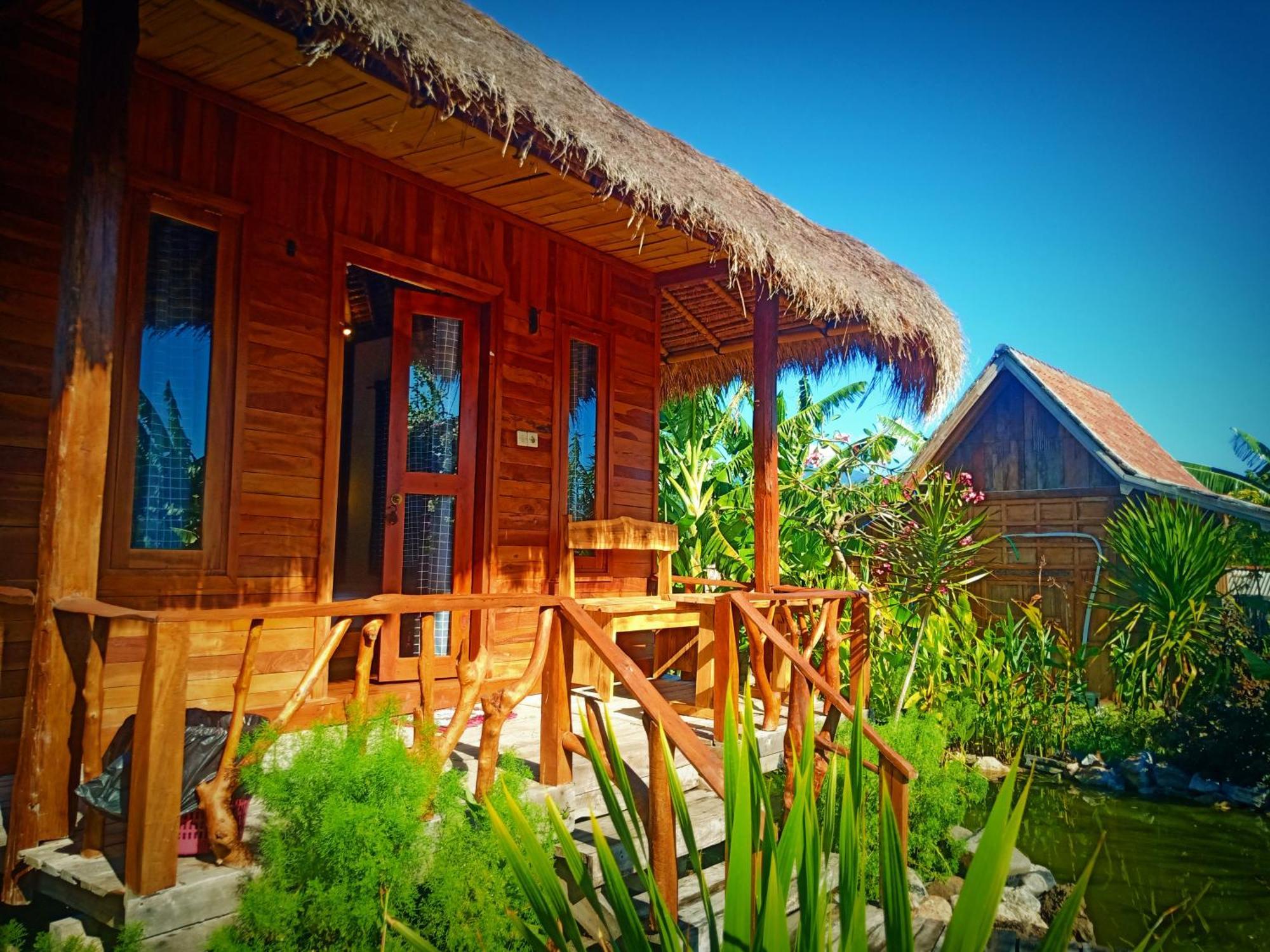 Umah Kayu 2-Menjangan Homestay Banyuwedang Ngoại thất bức ảnh