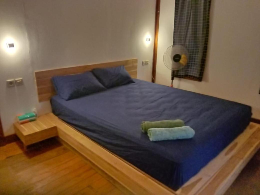 Umah Kayu 2-Menjangan Homestay Banyuwedang Ngoại thất bức ảnh