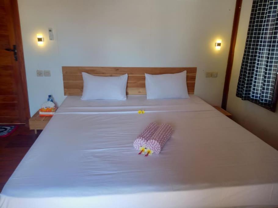 Umah Kayu 2-Menjangan Homestay Banyuwedang Ngoại thất bức ảnh